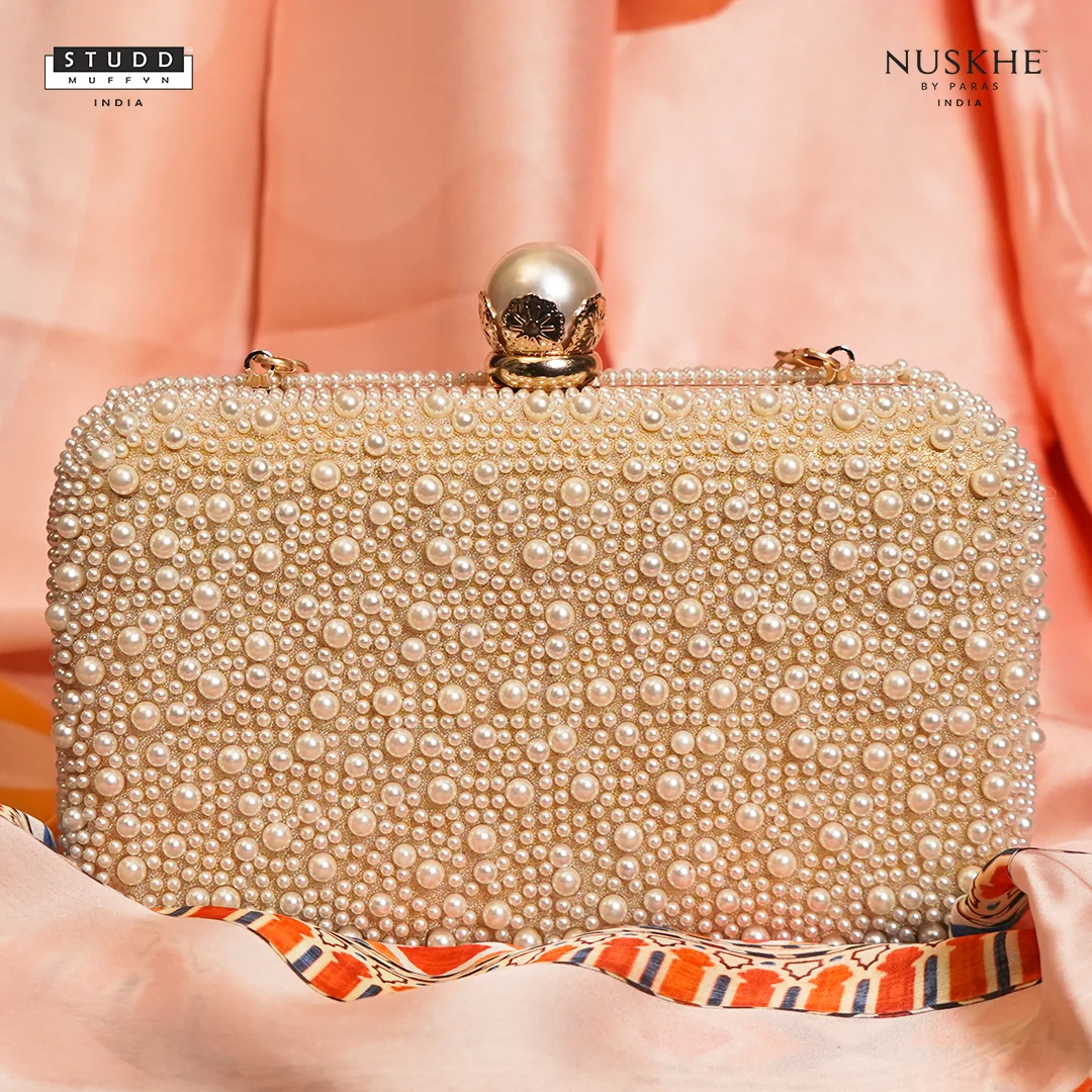 Titli Trio I Saree Clutch Earrings - Image 3